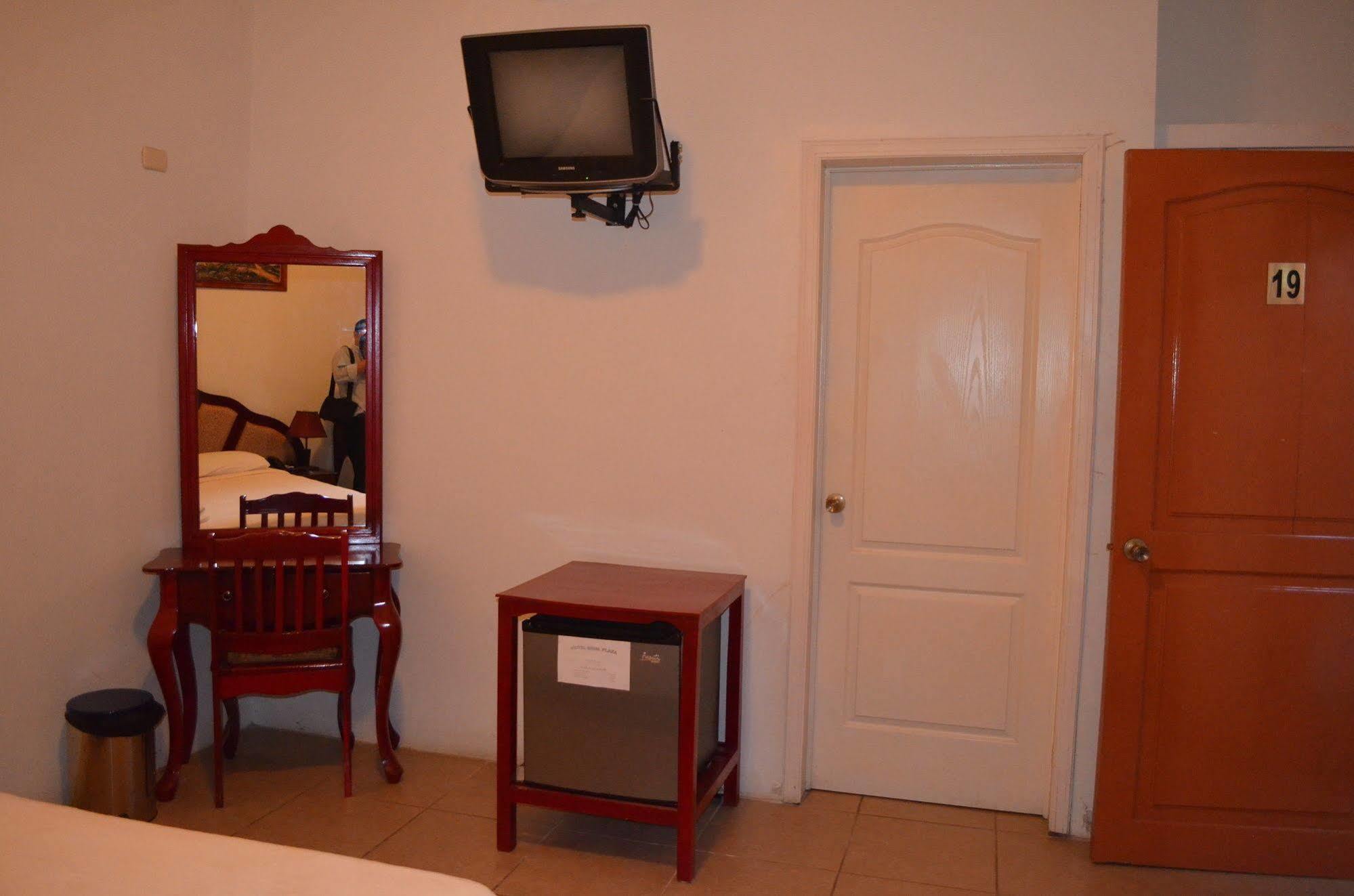 Hotel Brial Plaza Managua Exterior photo